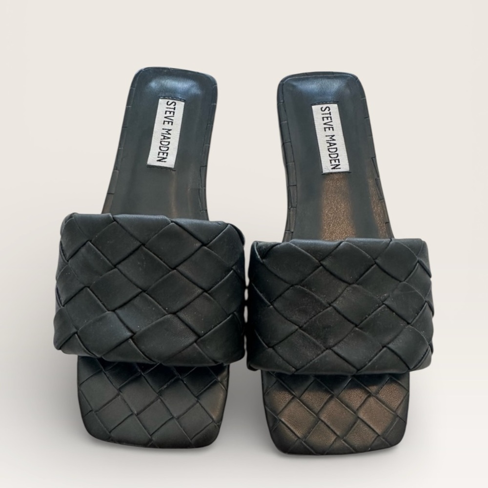 🚫SOLD 🚫 Madden Women’s Black 6 Quilted flat  Slide Sandals
